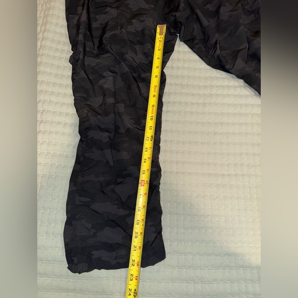 Kyodan Camo drawstring capri Jogger Pants. Size Large. EUC. Worn once - Picture 5 of 10